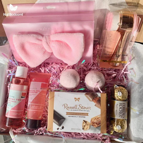 انتخاب هدایا برای باکس هدیه: قرار دادن لوازم آرایشی و بهداشتی در جعبه کادویی